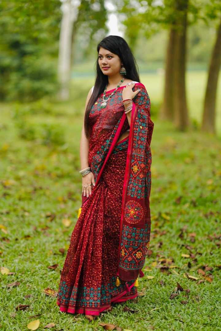 এমব্রয়ডারি তাঁত বুটিকস সিল্ক শাড়ি