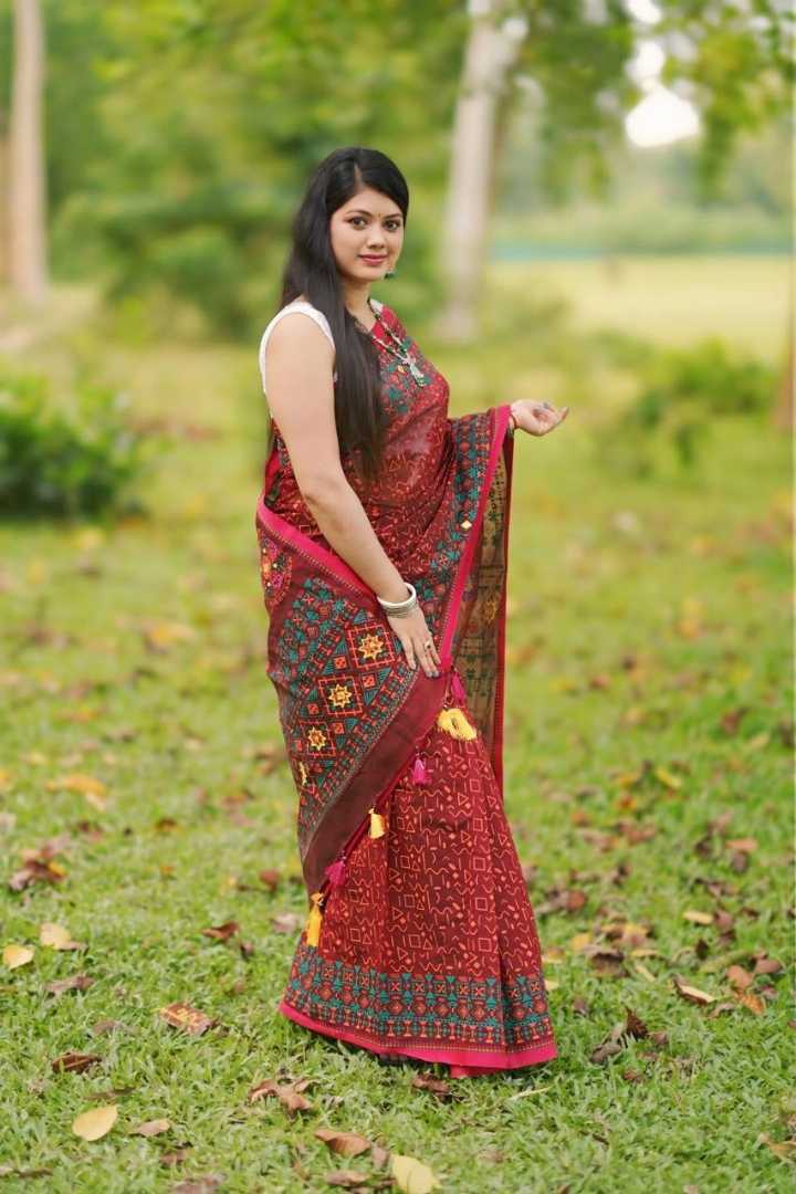 এমব্রয়ডারি তাঁত বুটিকস সিল্ক শাড়ি